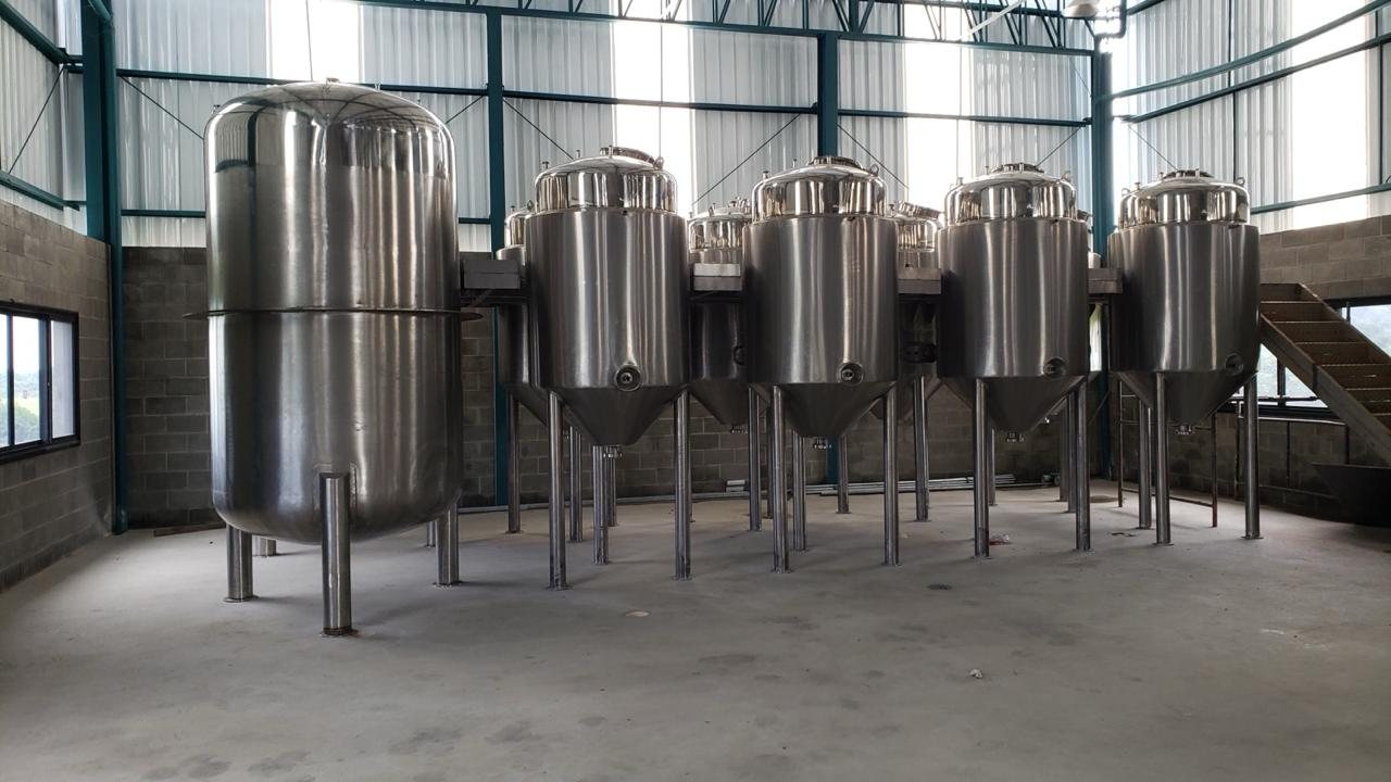 Tanques e processo industrial em destilaria